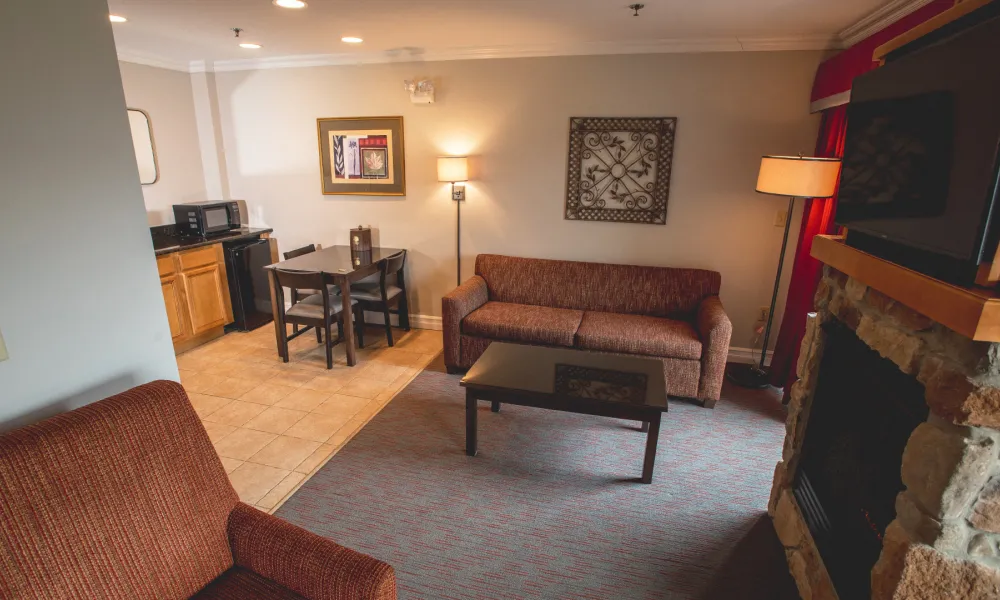 Luxury Corner Room Dining Area at Minerals Hotel