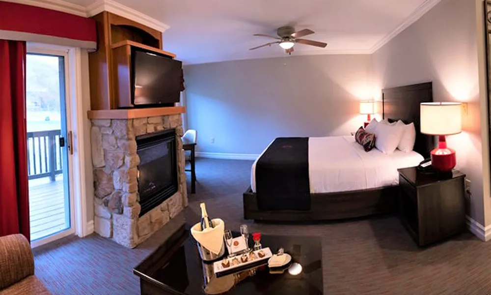 Junior Suite Guest Room with Balcony at Minerals Hotel